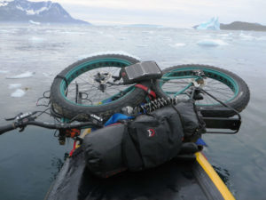 Con bici y kayak por Groenlandia, un buen ejemplo de bikepacking.